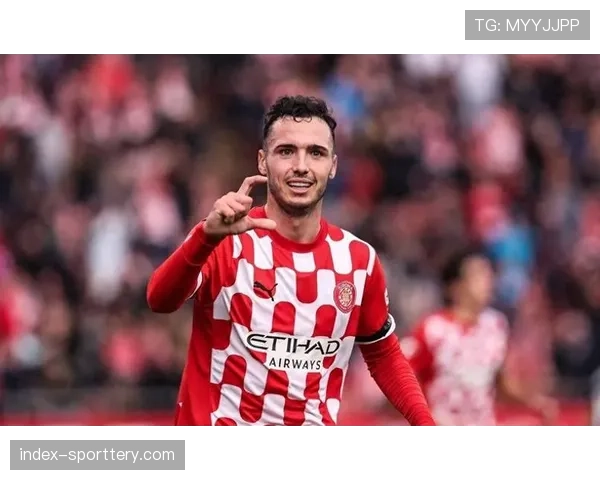 西甲战报：马竞2-0赫罗纳重返前四，格列兹曼点射破门